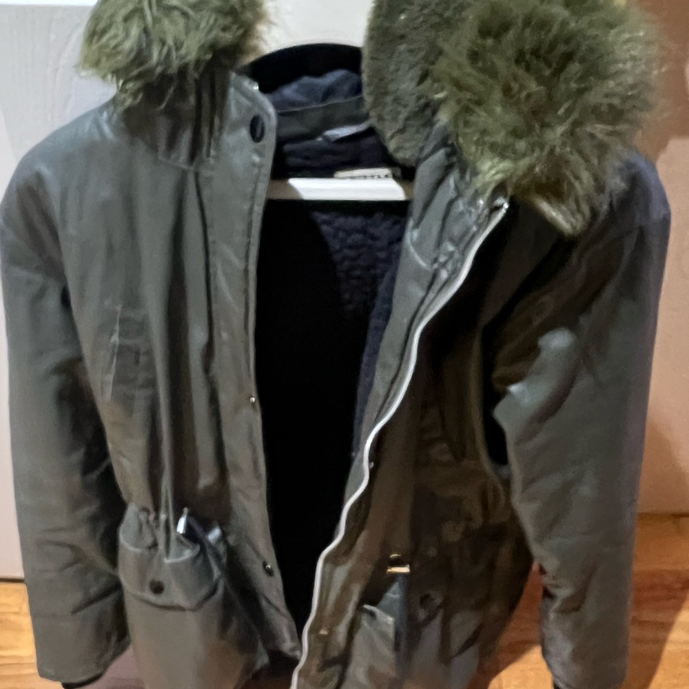 Whistles women’s hooded green faux fur winter coat size smalll
